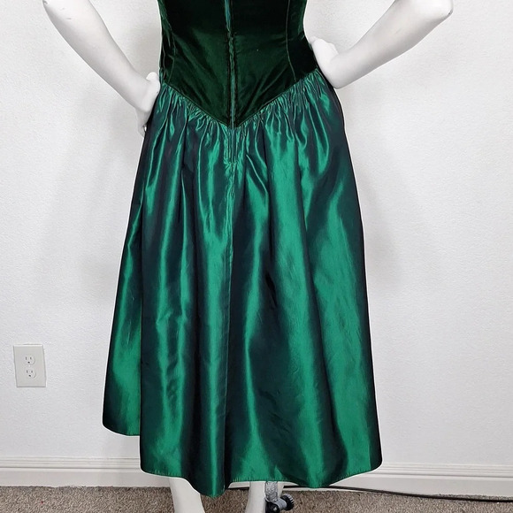 Vintage Union Made Velvet Taffeta Emerald Green Unique Midi Dress Size 4P - Picture 11 of 14